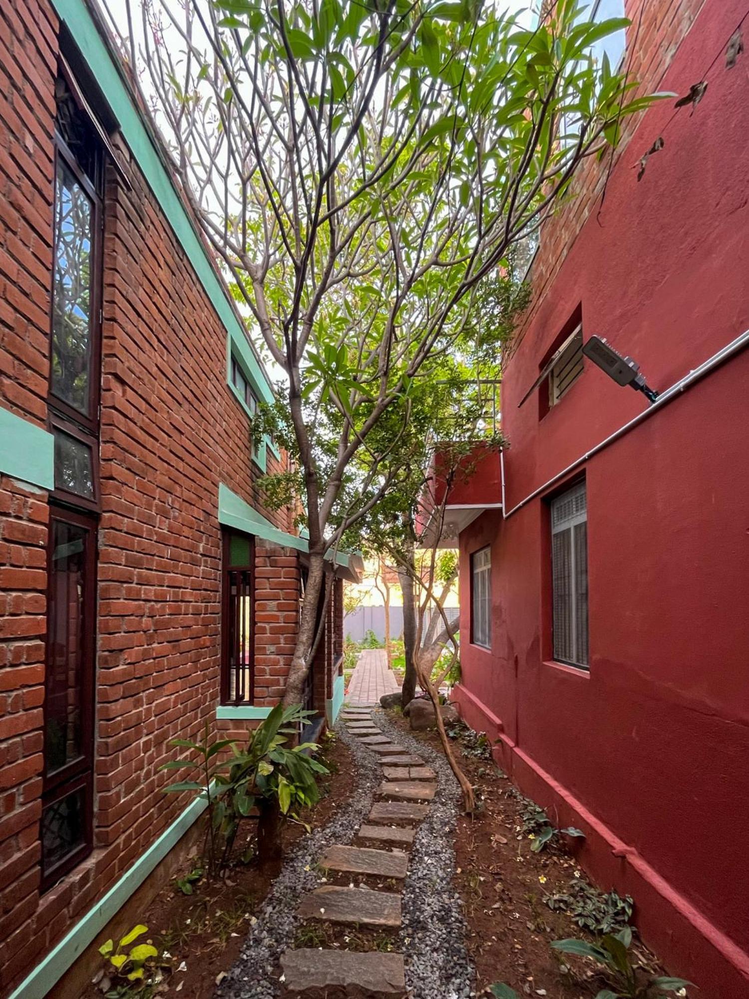 Rahees Bi Roambay - Backpacker Hostel Mysore Exterior foto